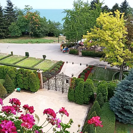 Sea Garden Lux 公寓 *