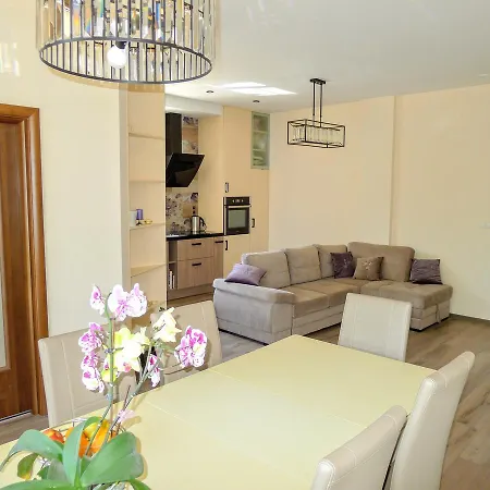 Sea Garden Lux 公寓