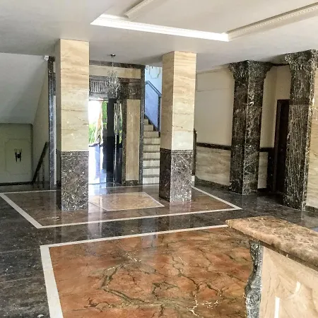 Sea Garden Lux 公寓 *